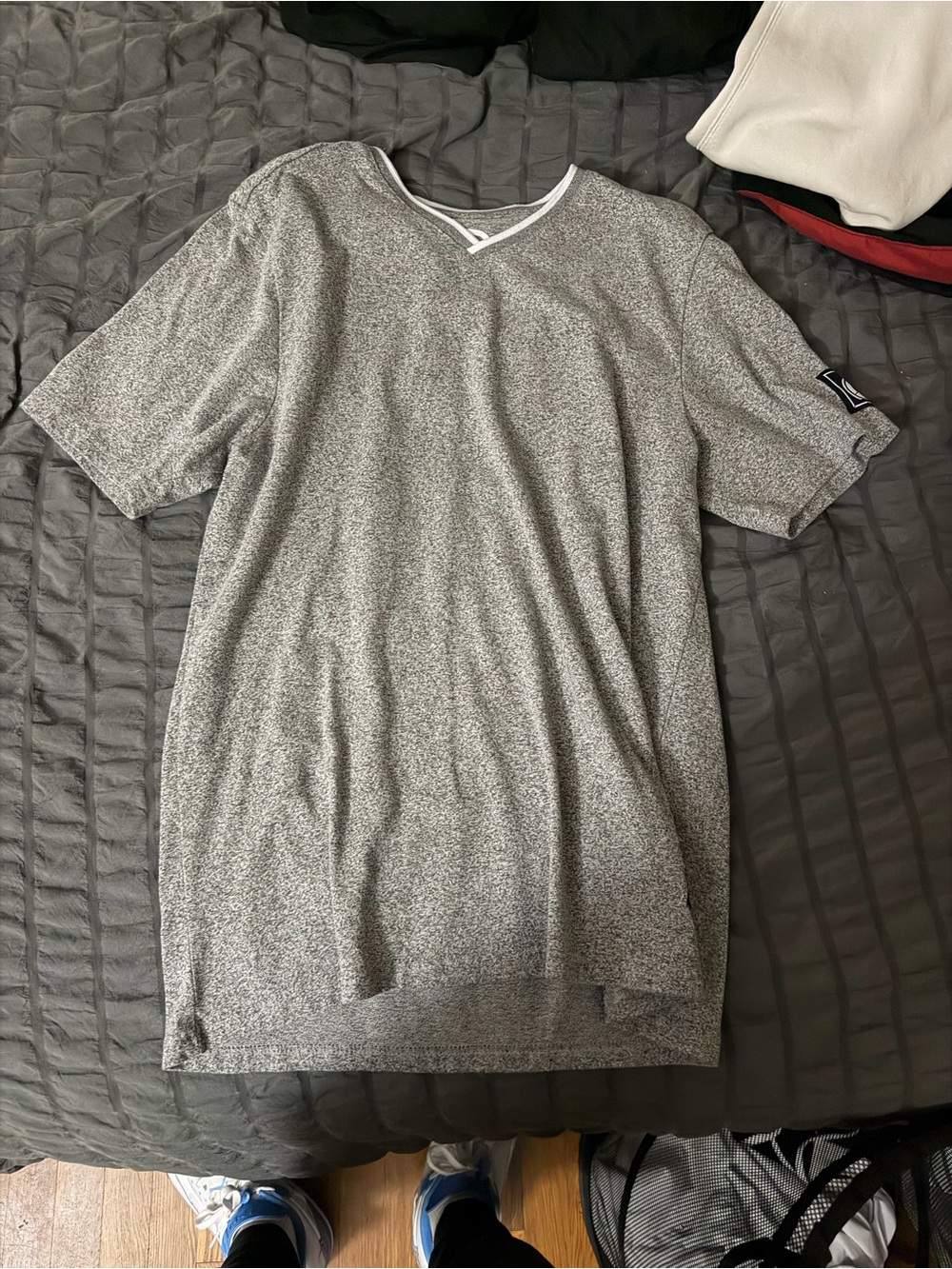 Ecko Unlimited Men's Gray Heather V-Neck Short Sleeve Tee